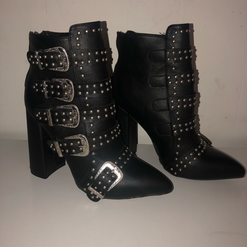 5 buckle black heeled boots ⚡️
